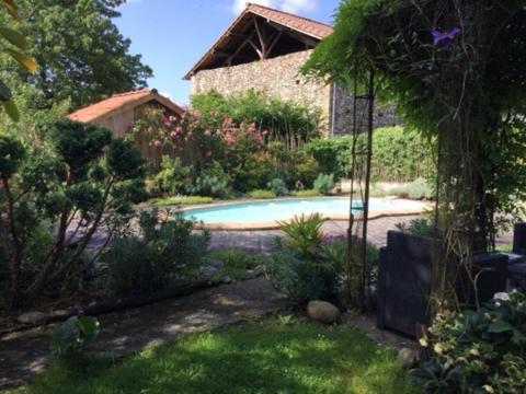Loft Atypique Bed & Breakfast Villeneuve-de-Rivière Dış mekan fotoğraf